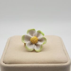 Charming Floral White and Yellow Petals Brooch